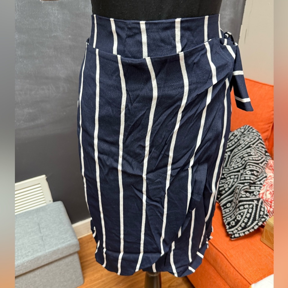 LOFT Navy and White Wrap Skirt